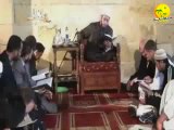 La miséricorde de l'Islam envers les animaux. Un chat entre à une mosquée et regardez la réaction de L'imam