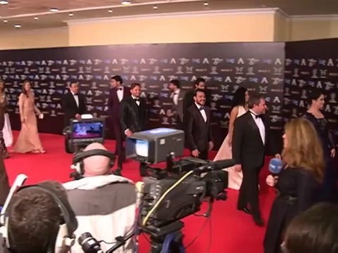 Así desfiló elenco de azul y no tan rosa en la alfombra roja de los Premios Goya