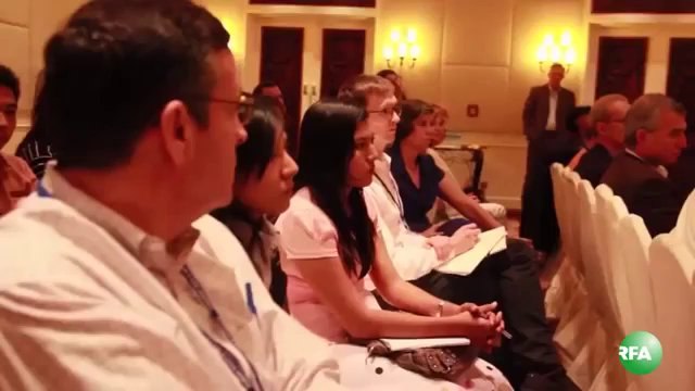 فريق هيومان رايتس ووتش يعقد مؤتمرا صحفيا، بعد لقاء مع الرئيس-HRW Team Holds Press Conference, After Meeting with President