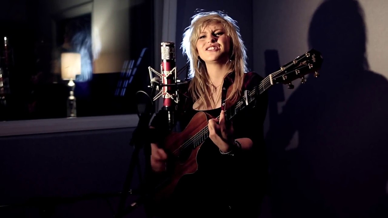 Beth McCarthy - Sexy And I Know It_(1080p)