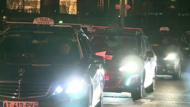 Plusieurs centaines de taxis à Roissy contre les VTC