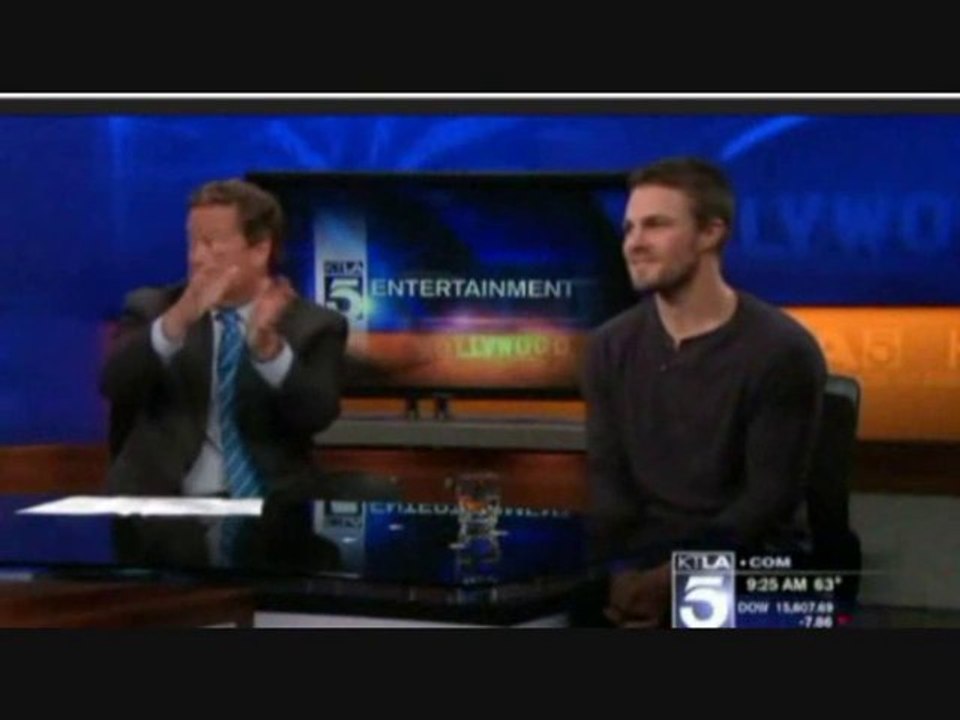 2013.11.04. Stephen Amell @ KT.LA Morning News