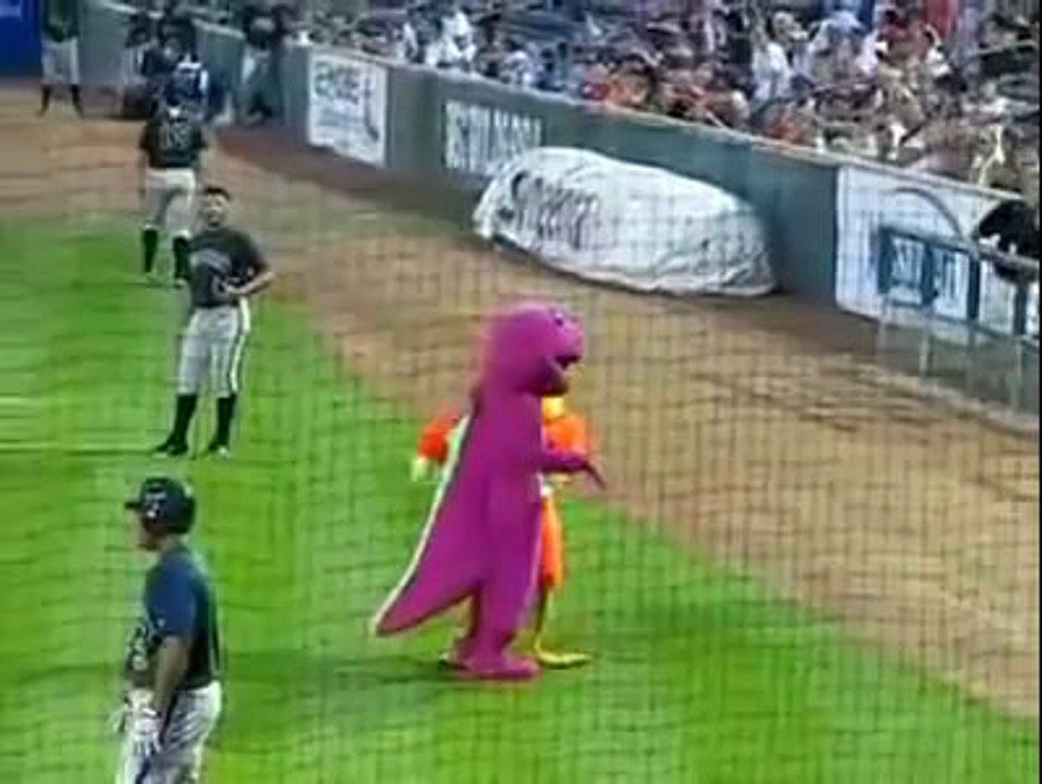 La meilleure bagarre de mascottes du monde