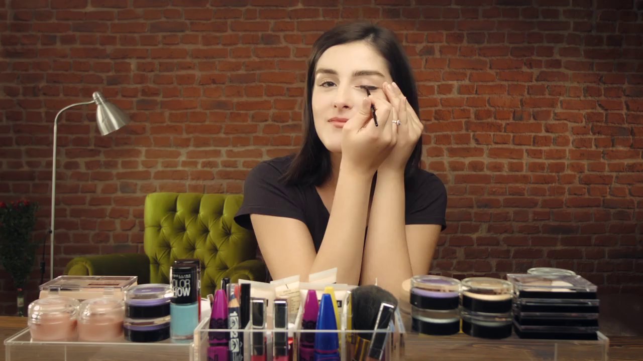 İkonikleşmiş Eyeliner Makyajı