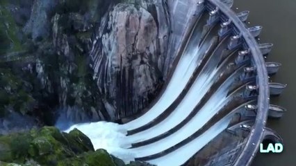 Apertura de compuertas de la presa de Aldeadávila