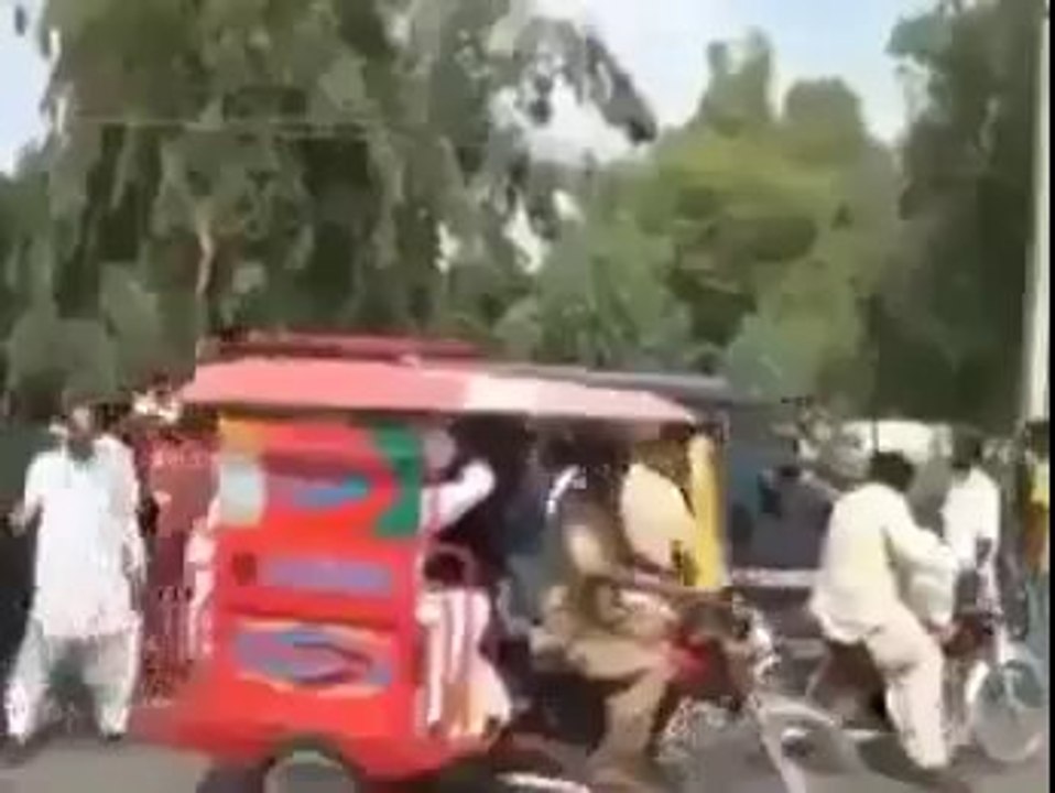 Rescue 1122 Vs Pathan Fight
