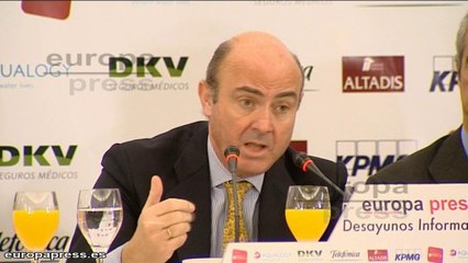 Guindos cree que es "lógico" que baje el precio de la luz