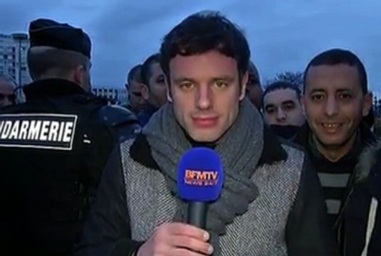 Taxis : Un journaliste de BFM TV interrompu par des chauffeurs grévistes - ZAPPING ACTU DU 10/02/2014