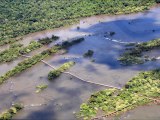 Survol des chutes d'Iguaçu