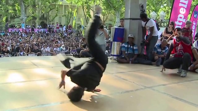 1/2 FINALE BOTY France 2010 - Battle One VS One - Mounir VS Salim