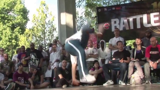 1/2 FINALE BOTY France 2010 - Battle One VS One - Lilkev VS Abdel