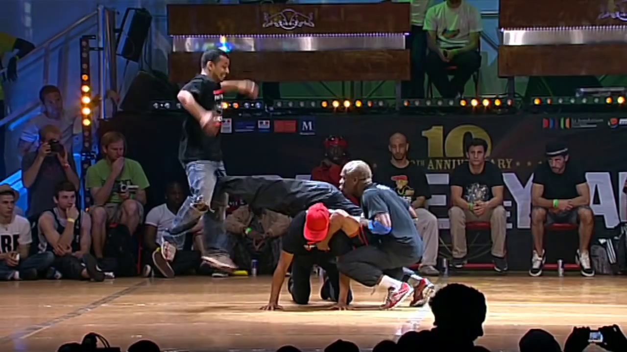 1/2 FINALE BOTY France 2010 - Fantastik Armada vs Pockemon