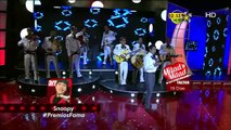 Snoopy canta en Premios Fama