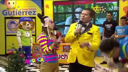 Maruca, Marquitos y Cipriano ponen el pino de navidad