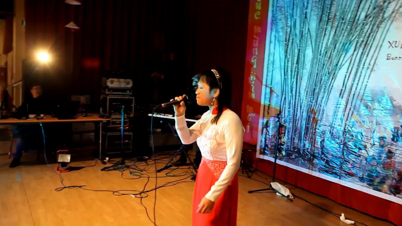 tvcapu-soirée vietnamienne.camèraman andré durand de TVCAPU-