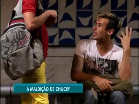 A Maldição de Chucky - Susto no ponto de ônibus - Câmera Esc