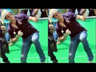 Shahrukh Khan's One Legged Dance Move In Happy New Year - CHECKOUT