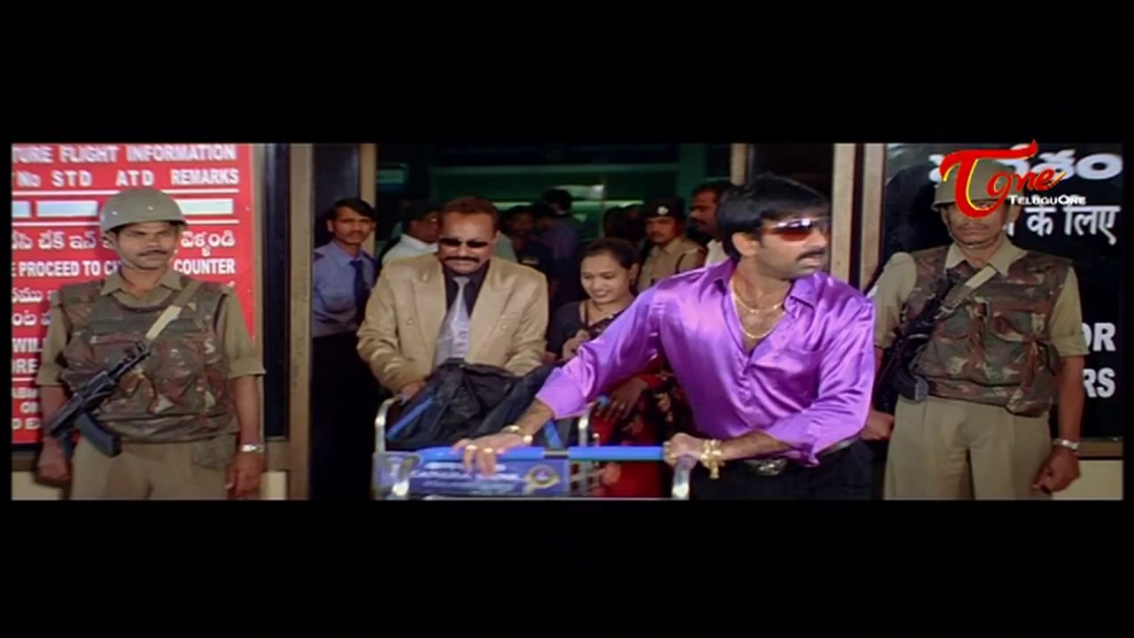 Hilarious Conversation Between Ravi Teja & Sunil In Airport