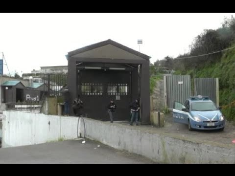 Pozzuoli (NA) - Sparatoria davanti discoteca, muore 24enne -2- (10.02.14)