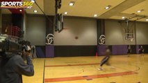 Lebron James dunk comme un dieu à l'entrainement. Dingue...