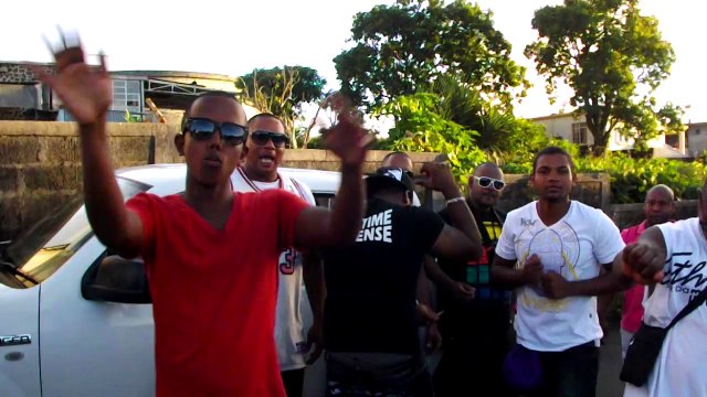 HOSTYLE DU 93 = determiner