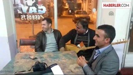 Sokak Sokak Gezen Halk Ozanı