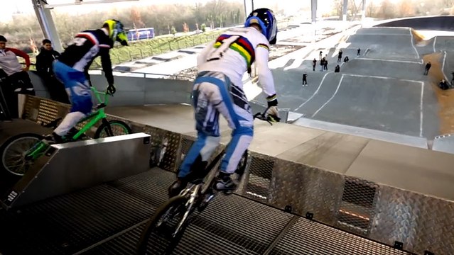 CLIP OFFICIEL VELODROME NATIONAL SAINT-QUENTIN EN YVELINES
