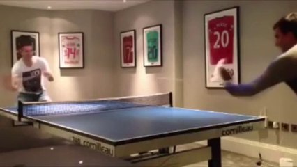 Robin Van Persie, un campeón de ping pong