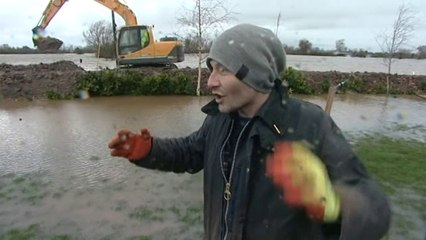 Island house in Somerset as homeowner defies floods