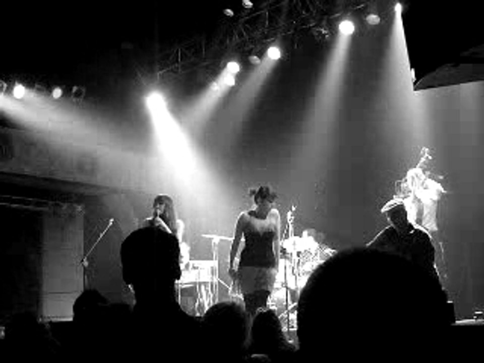 Nouvelle Vague - Heart of Glass (live)