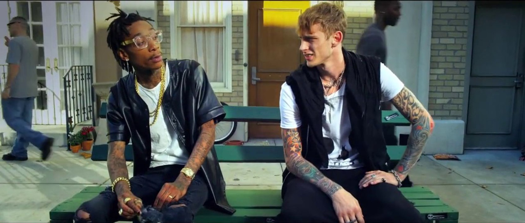 MACHINE GUN KELLY ft WIZ KHALIFA " Mind Of A Stoner " (Video 2014).