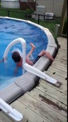 Un enfant se casse la jambe dans la piscine