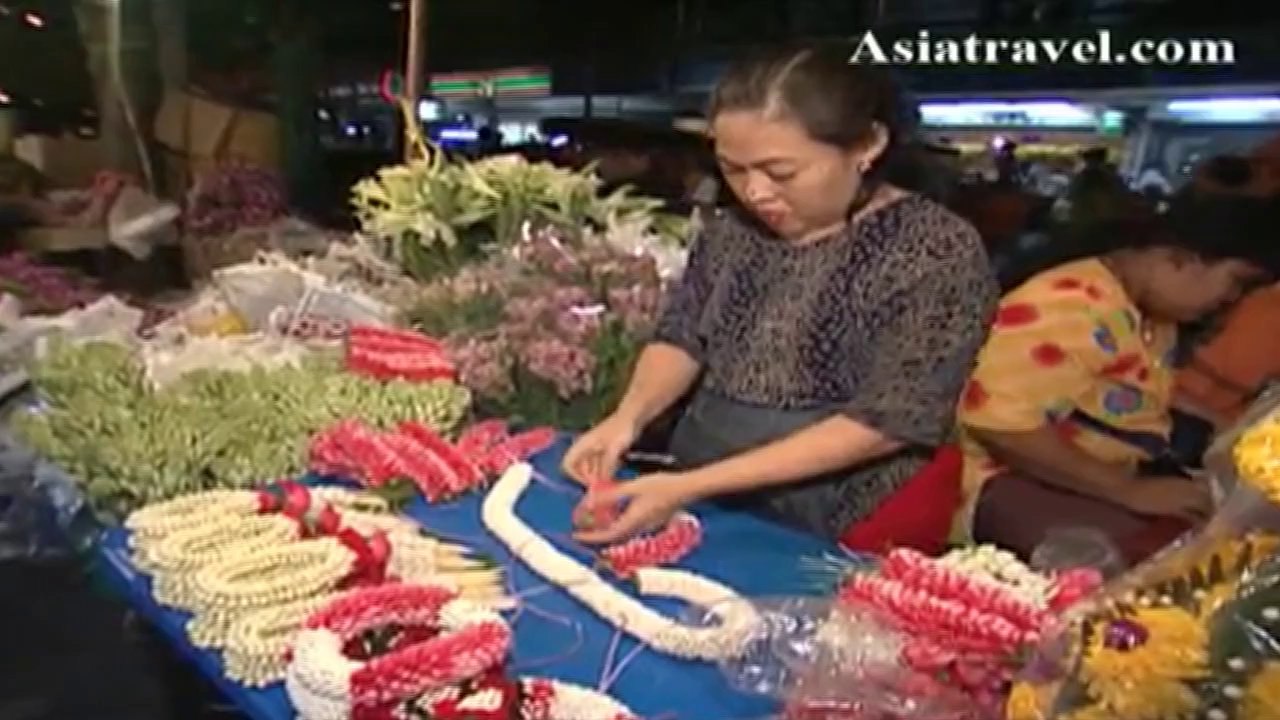 Flower Market Pak Khlong Talat, Bangkok by Asiatravel.com