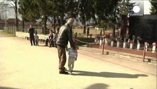 Cárcel para 9 paramilitares serbios por asesinar a 120 civiles en Kosovo