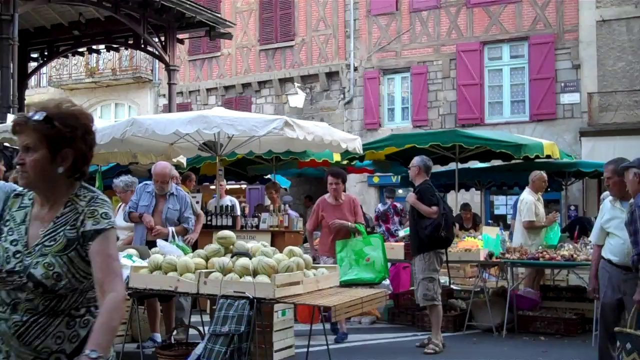 Le marché du samedi matin sous la grande Halle de Figeac