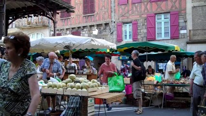 Le marché du samedi matin sous la grande Halle de Figeac