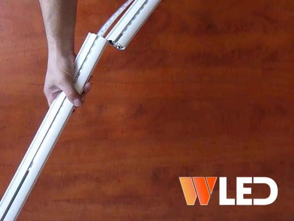 Assemblage d'un profil led d'éclairage pour panneau publicitaire - WLED