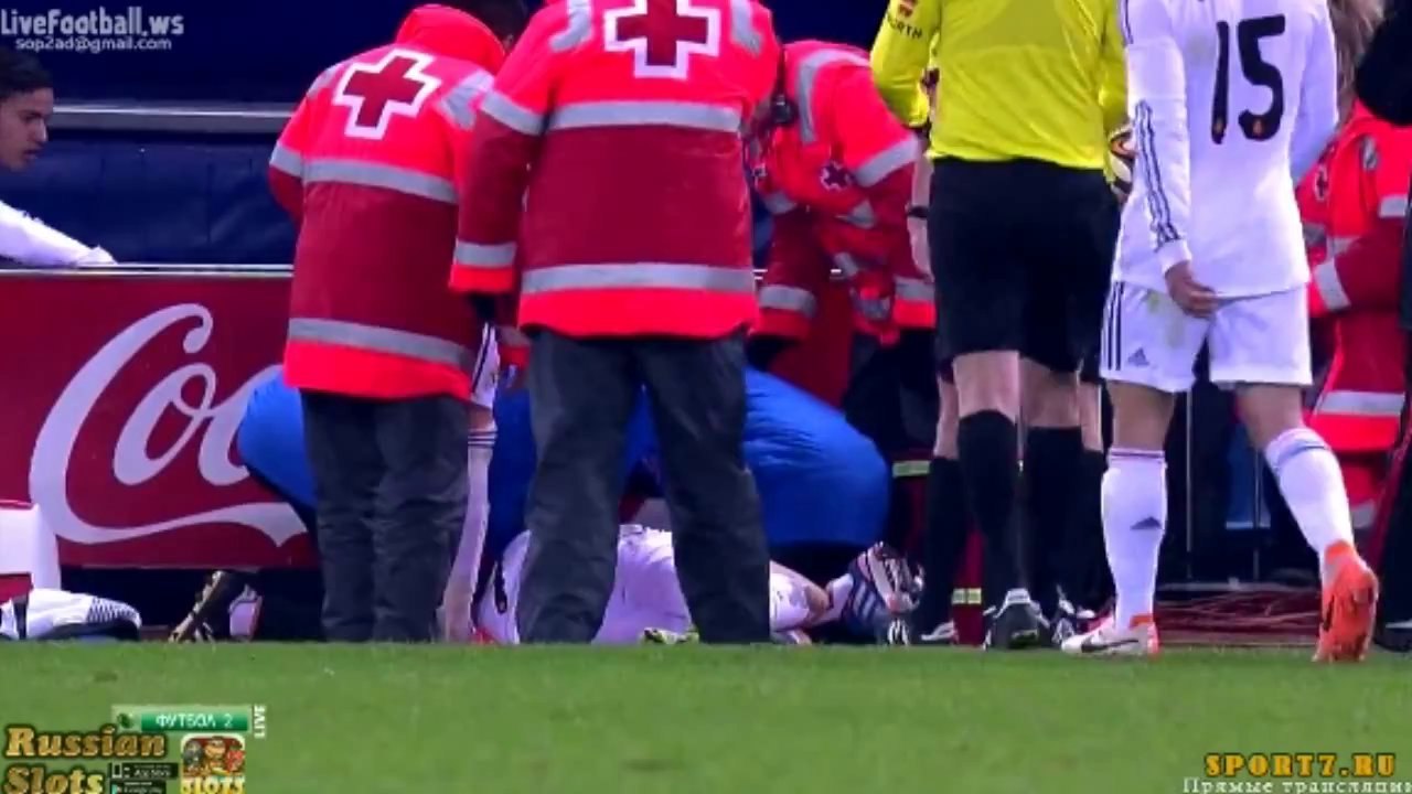 Cristiano Ronaldo touch en pleine tte par un briquet