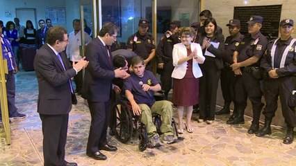 Le naufragé du Pacifique rentre chez lui au Salvador