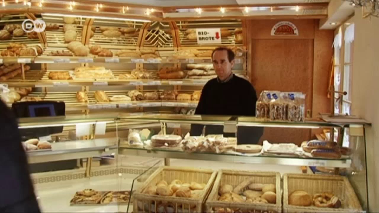 Rye Bread Mousse with Saffron Pears and Stewed Elderberries | Euromaxx a la carte