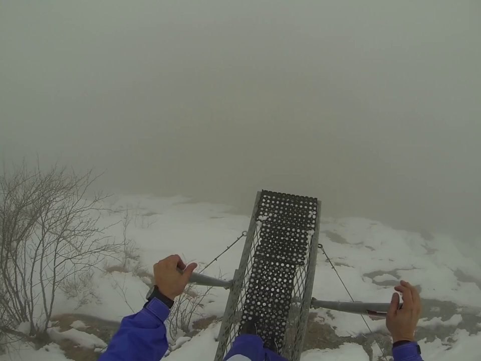 Extreme BASE Jump : lost in the FOG!