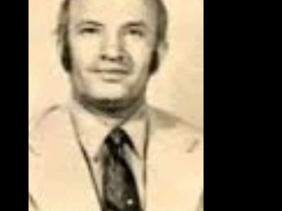 İRFAN ÖZBAKIR-Gülünce Gözlerinin İçi Gülüyor