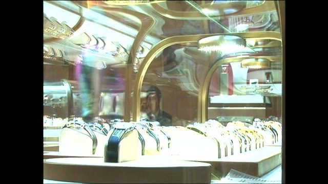 Exposição de joias em Paris exibe coleções de reis e rainhas