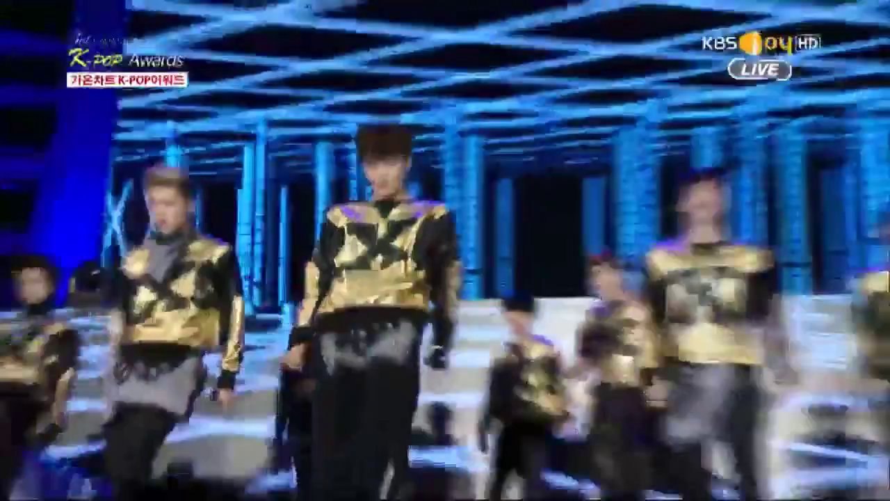 140212 EXO - Wolf + Growl