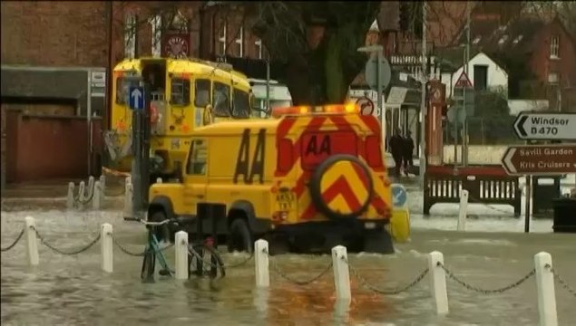 La Tamise est sortie de son lit en amont de Londres, la vallée est inondée