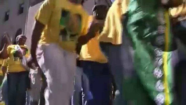 Afrique du Sud : des militants de l'ANC attaquent des manifestants de l'opposition