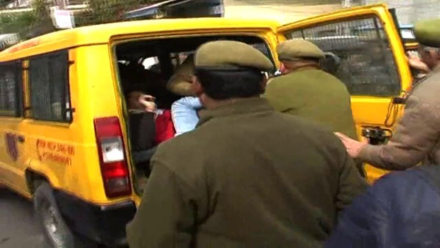 Saffron activists detain for disrupting V Day celebration