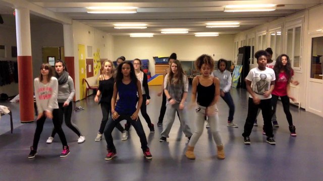 Art'ikule -Hip Hop collège - Stromae ft Angel Haze papaoutai