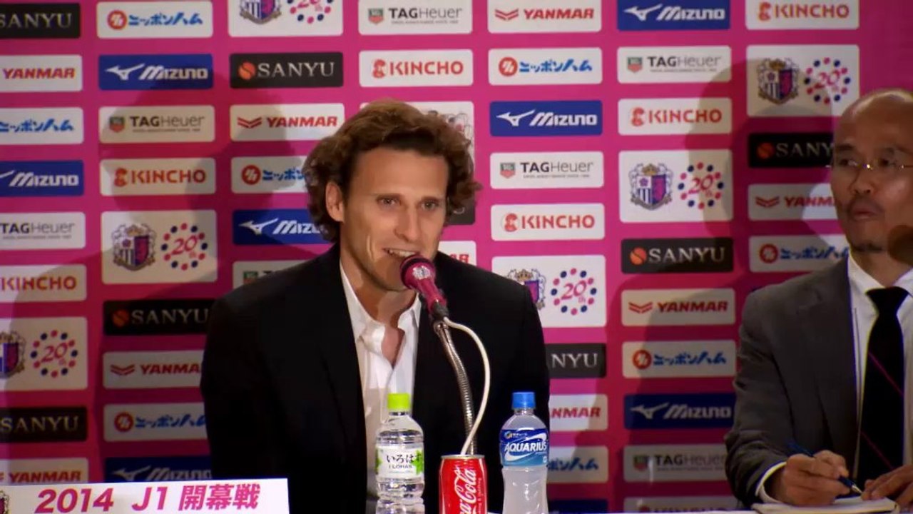 Transferts - Les premiers mots de Forlan en japonais