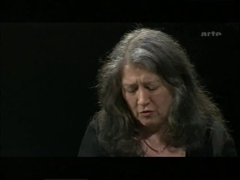MARTHA ARGERICH spielt SCHUMANN (0:42)